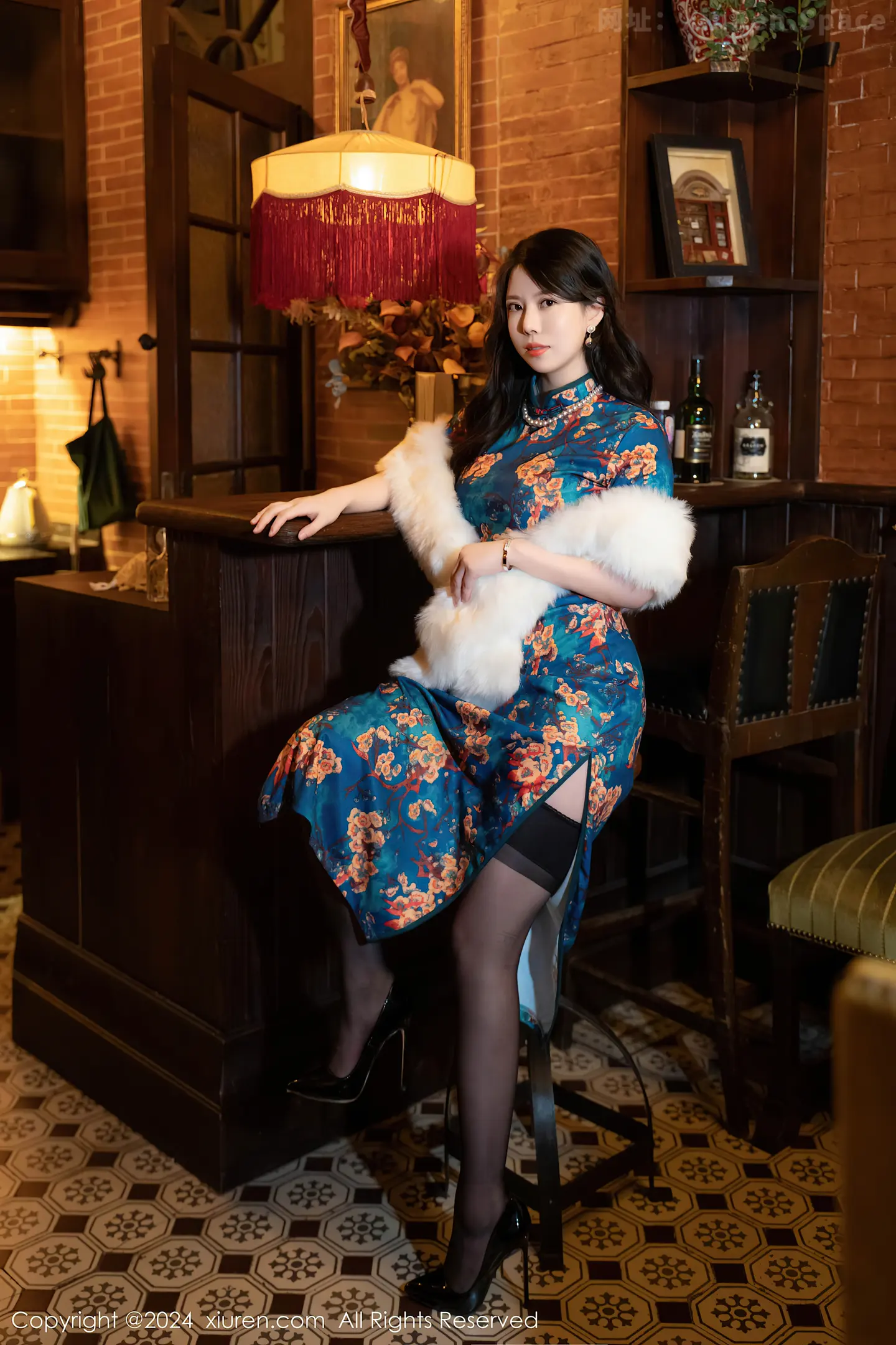 图片[6]-[XiuRen秀人网]VOL.8476 模特白茹雪性感深色旗袍露红色内衣配黑丝袜秀完美身材诱惑写真60P-秀人网官方网站